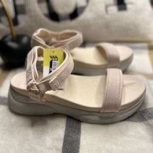 Women’s Michelle Hiking Sandals all in motion Off White